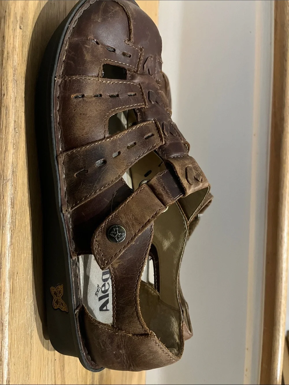 Alegria Men's Brown Leather Fisherman-Style Sandals